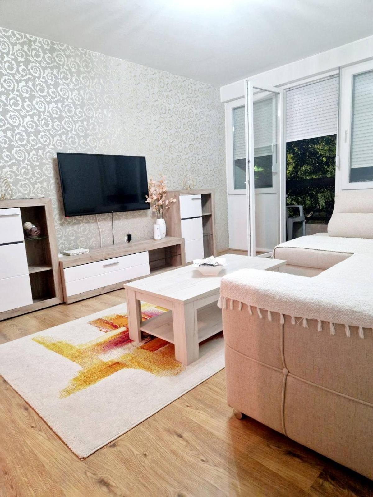 Esperanto Apartment รานเย ภายนอก รูปภาพ